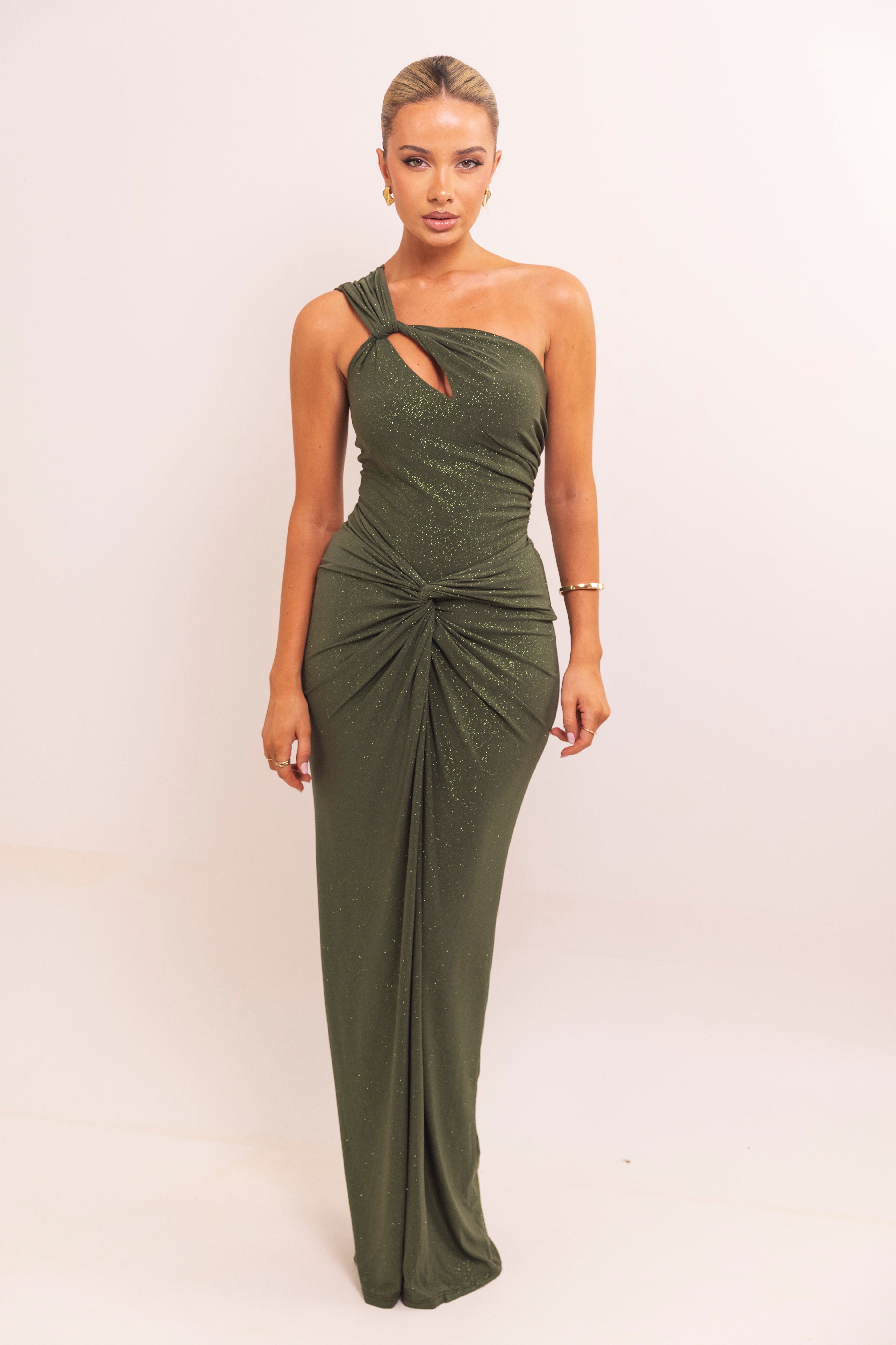 Elegant one-shoulder dress in shimmering olive fabric with gathered waist