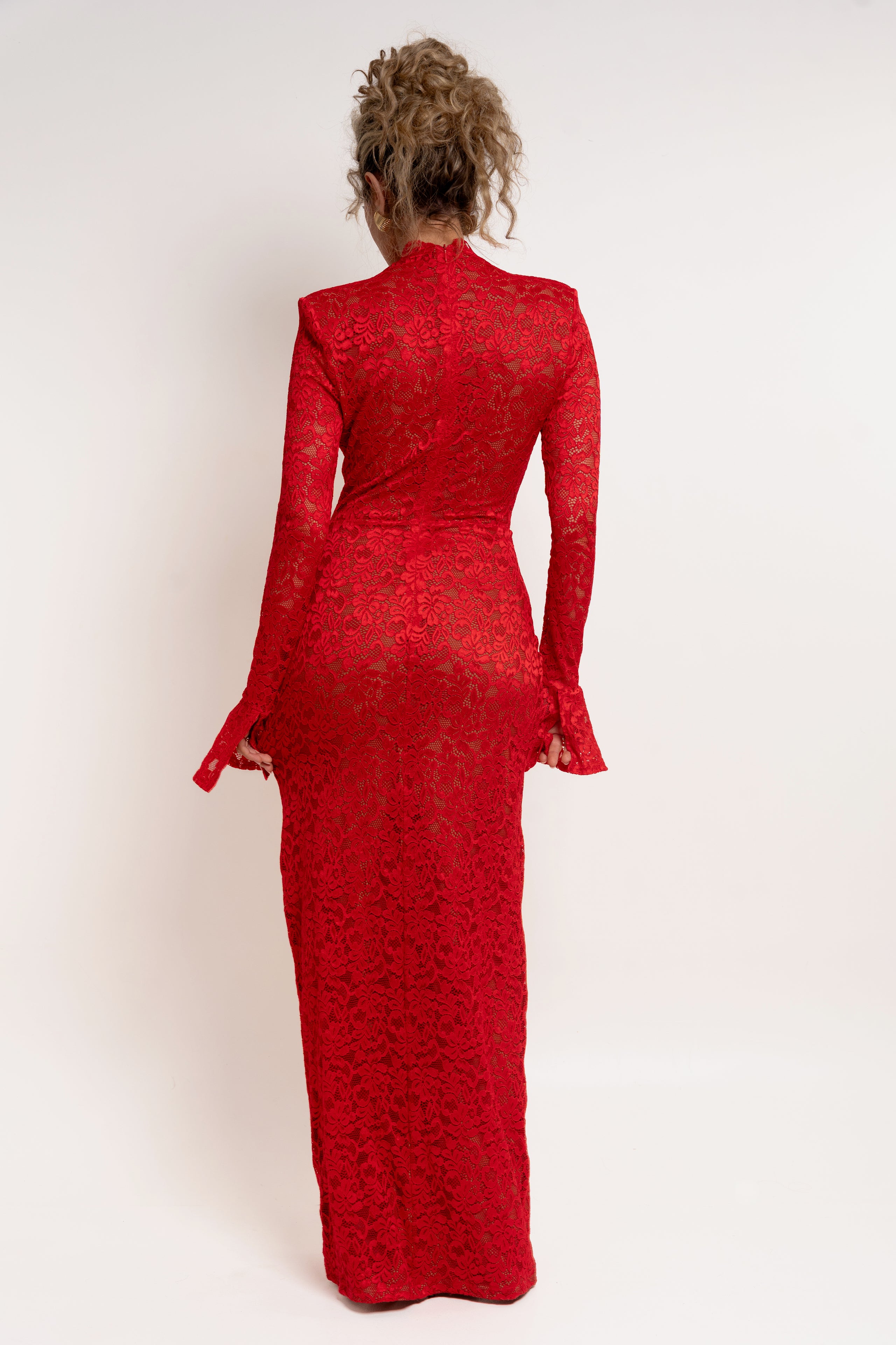 Агнесе Црвена Фустан