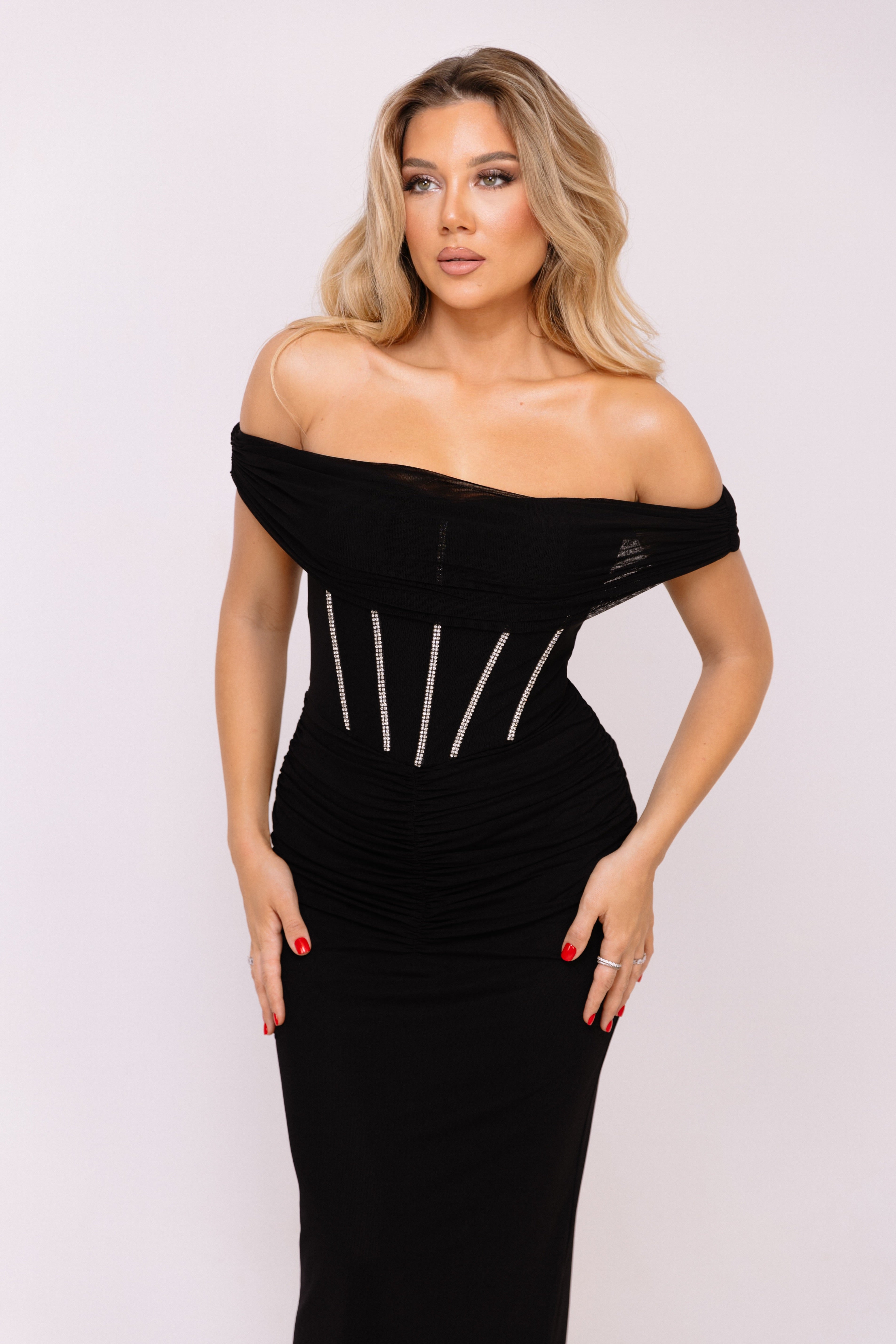 Fitted black dress with a chic off-the-shoulder neckline