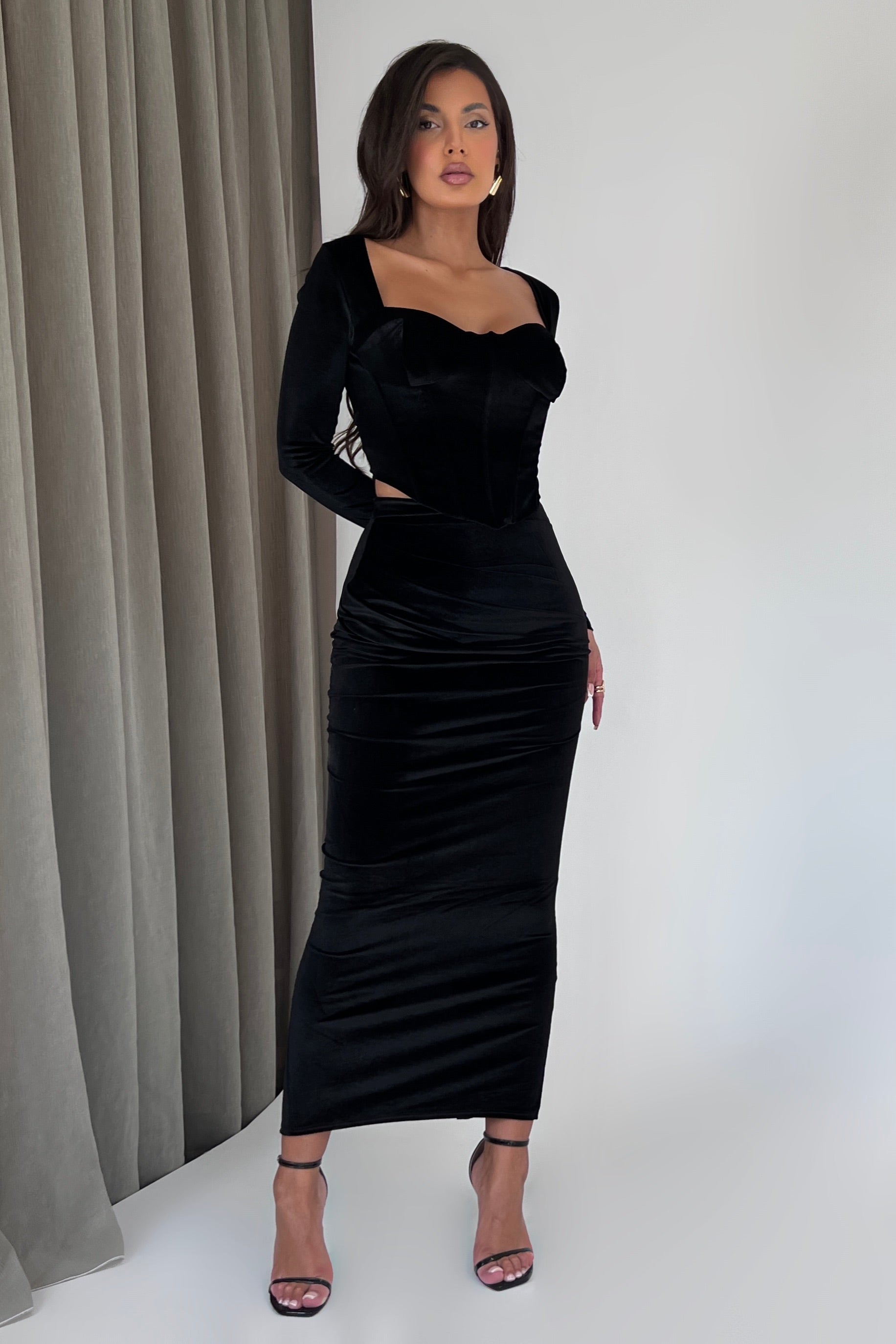 Amani Velvet Black Set