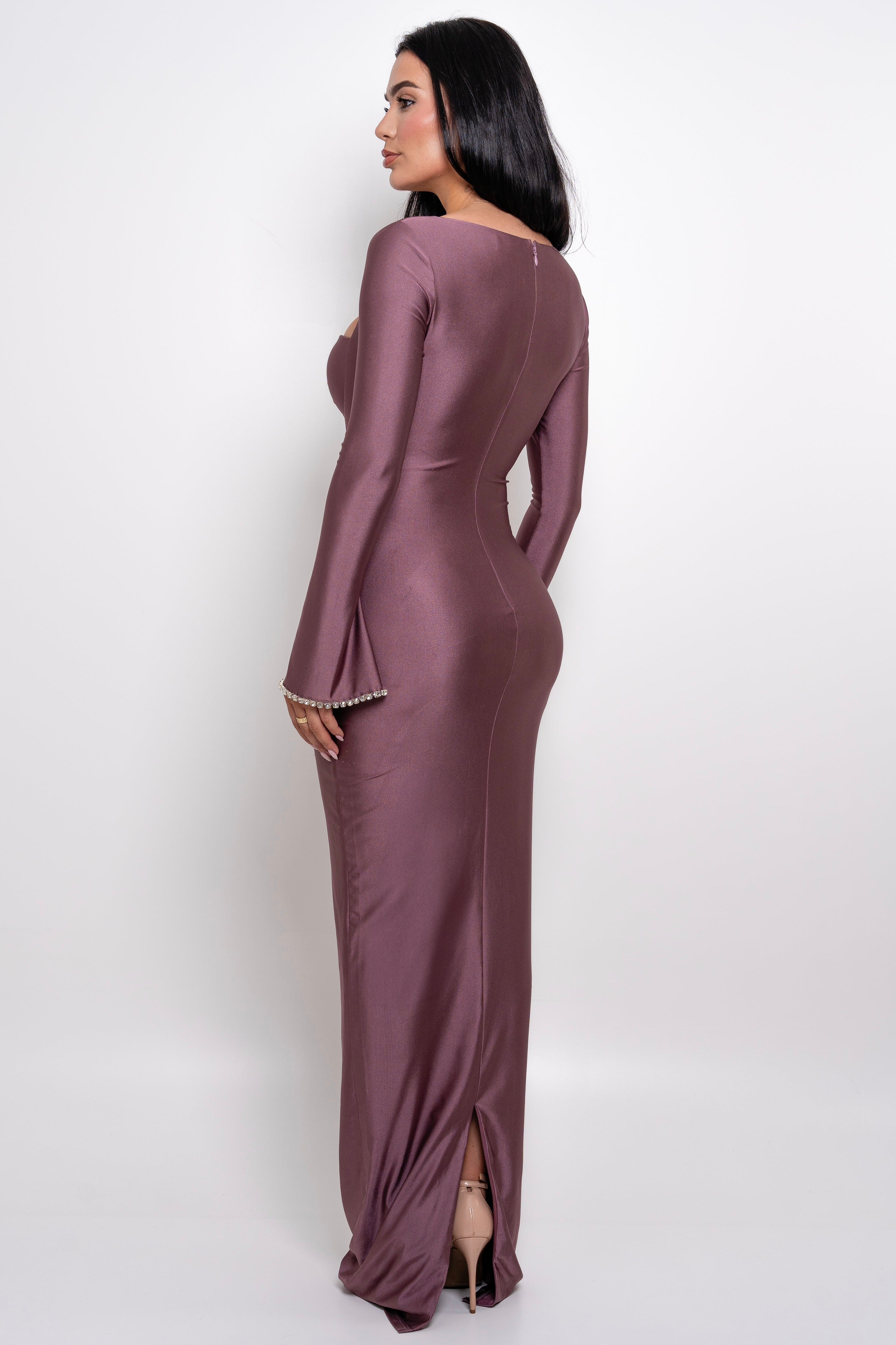 Classy mauve gown with a perfect blend of modern elegance and timeless design.