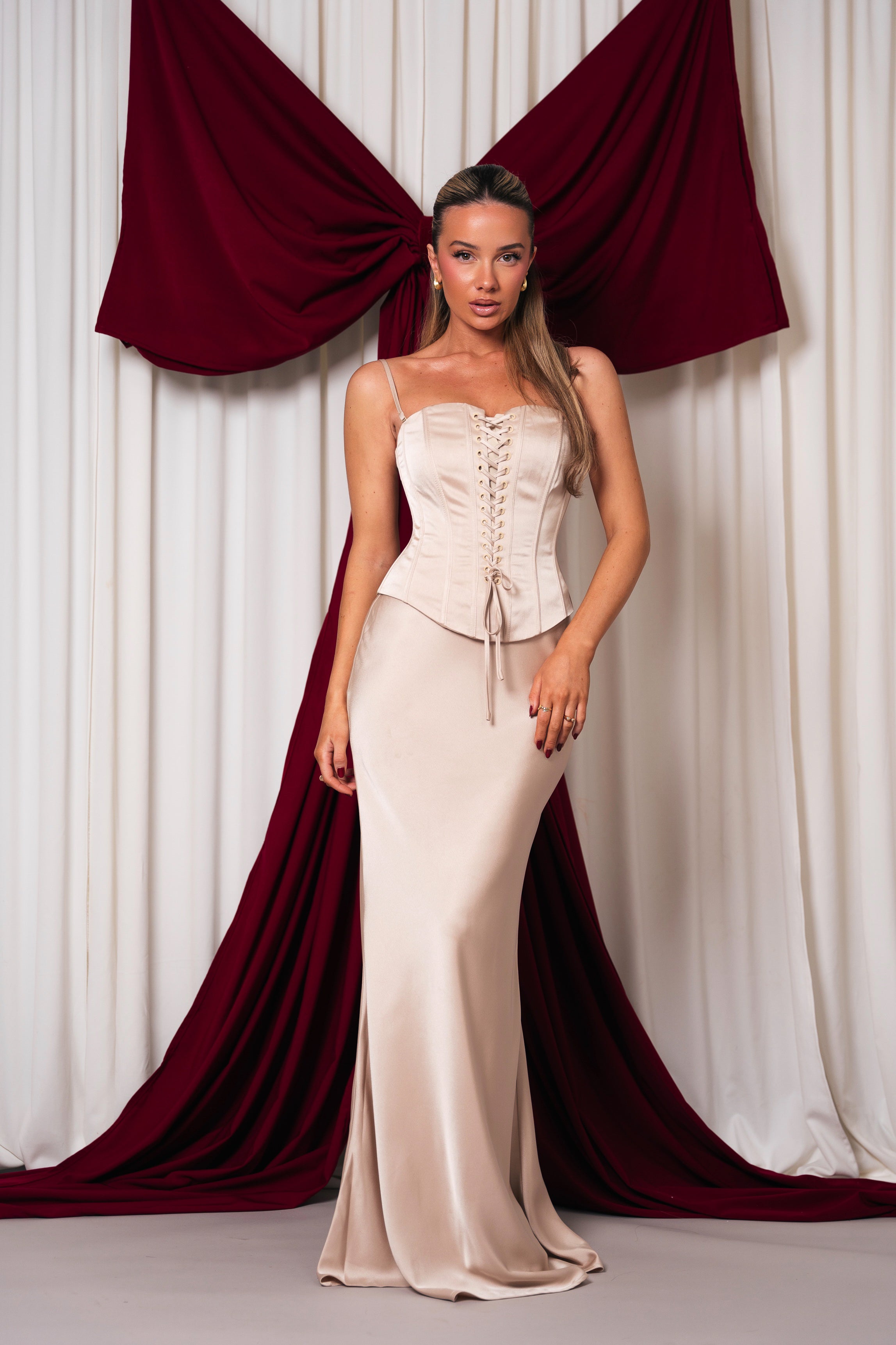 The 'Stela' dress is an elegant design that features a unique corset that defines the waist, creating a flattering and bold silhouette