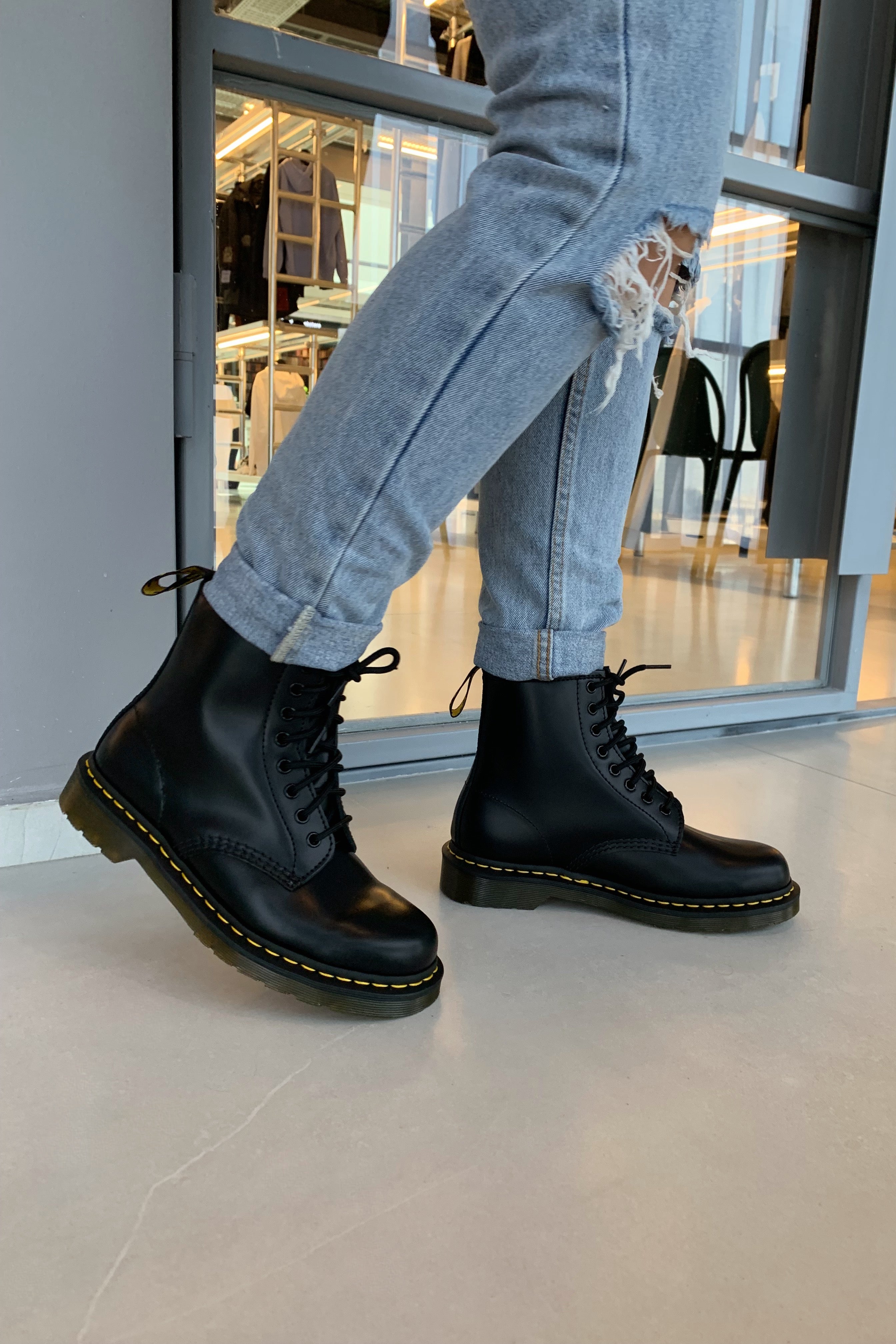 1460 8 Eye Boot Black