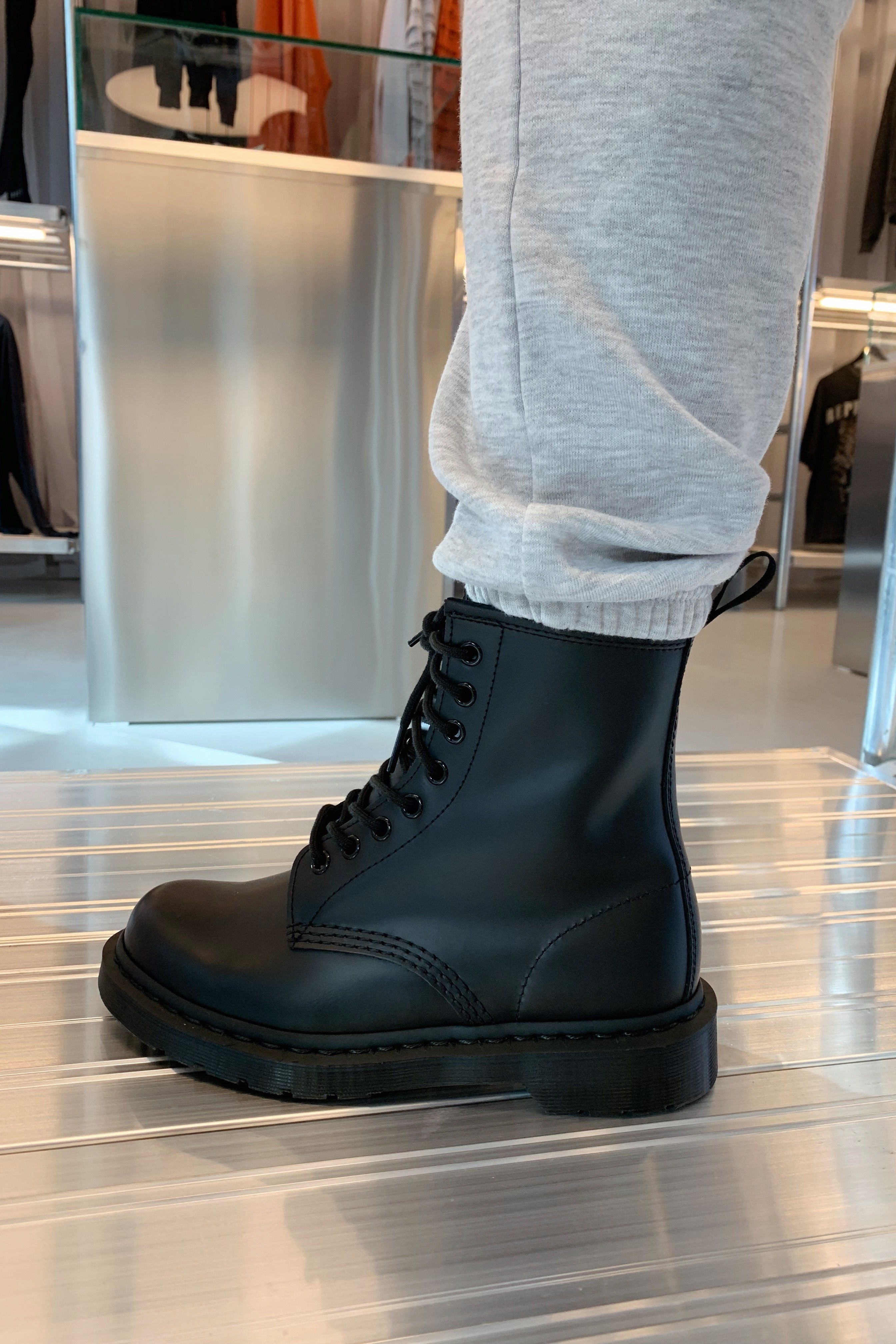 1460 Mono 8 Eye Boot Black Smooth