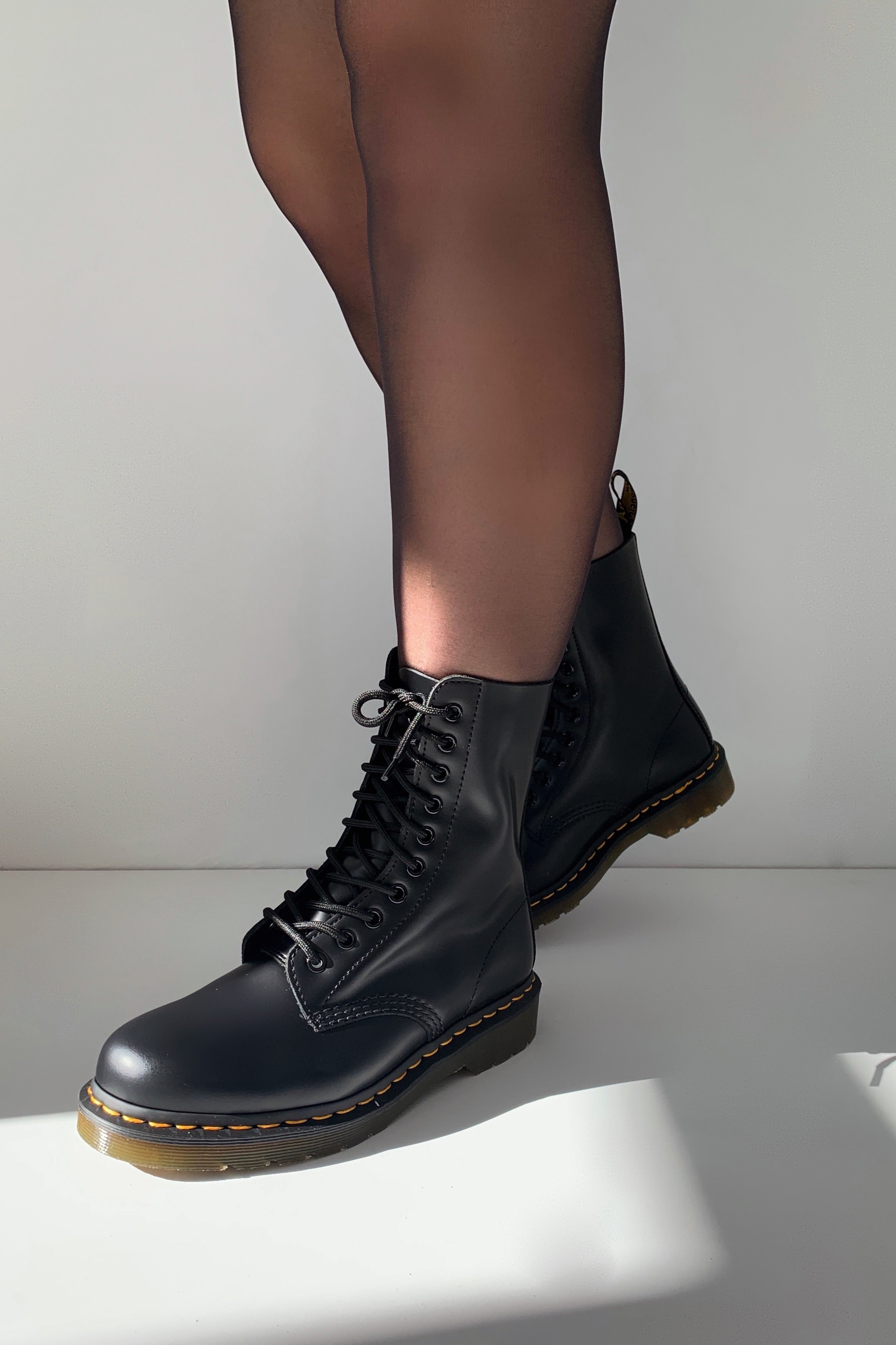 1490 10 Eye Boot Black Smooth