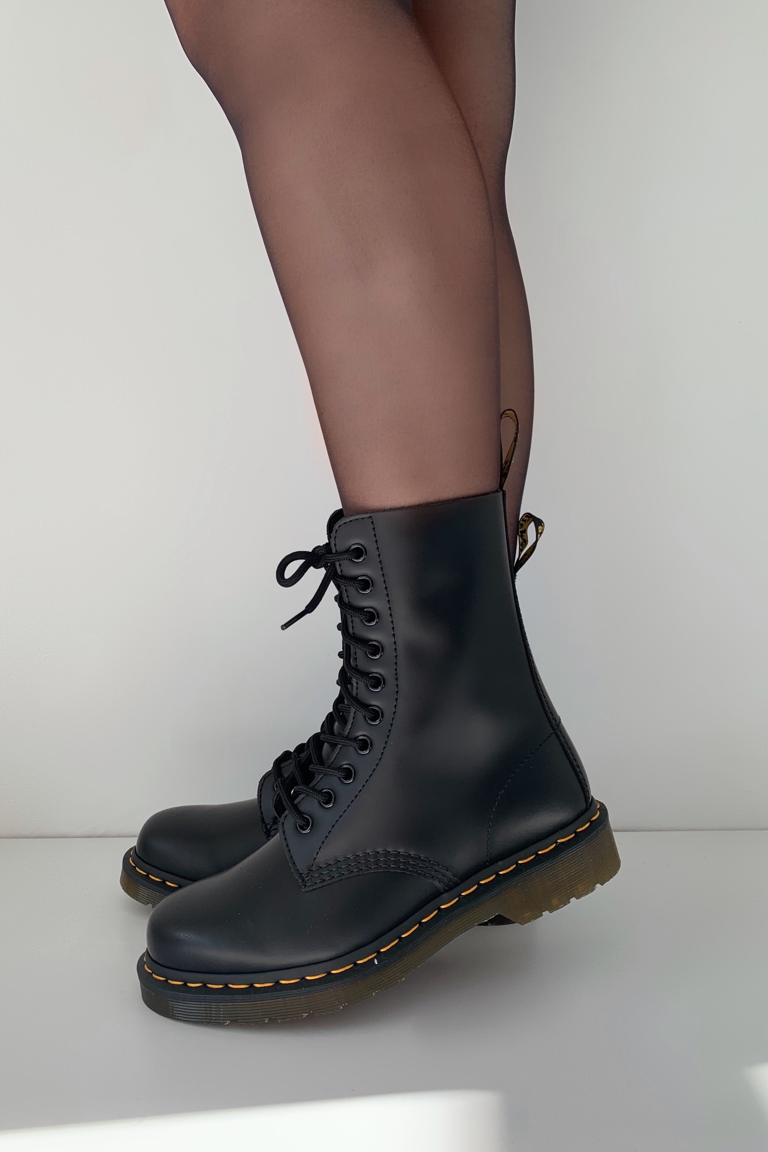 1490 10 Eye Boot Black Smooth